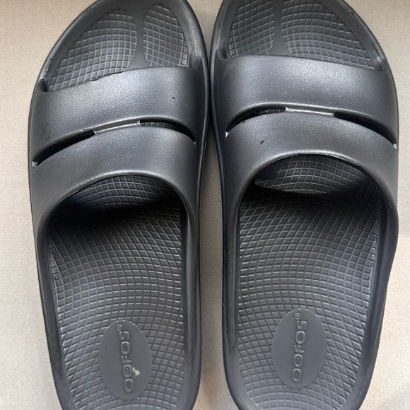 OOFOS black Slide Sandals - Picture 1 of 4